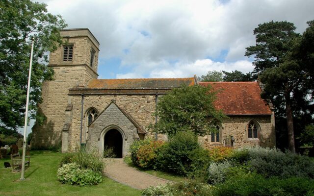 Drayton Parslow: Holy Trinity