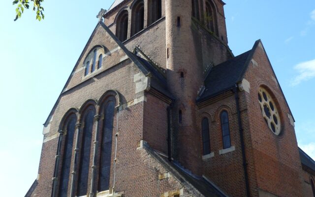 Holy C of E Trinity