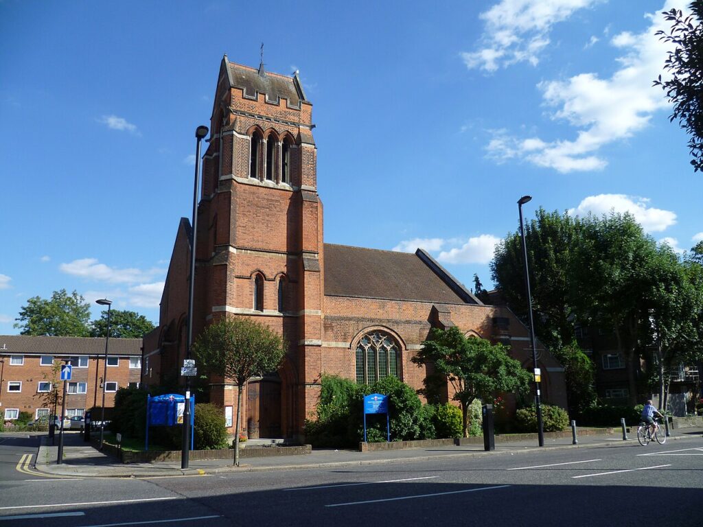 Holy Trinity, London, Queen’s Avenue